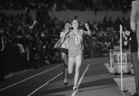 Mary Decker Running Towards The Finish Line